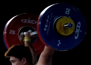 爱游戏app-举重冠军在比赛中突破自我再度称霸的简单介绍