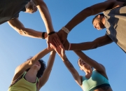 爱游戏app-包含汉堡队凭借团队配合，击败强敌取得胜利的词条