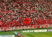 爱游戏平台-球队连胜势头不断，稳坐榜首位置