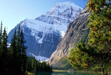 爱游戏官网入口-英超关键之战，胜负在掌握谁将夺魁？，英超战绩