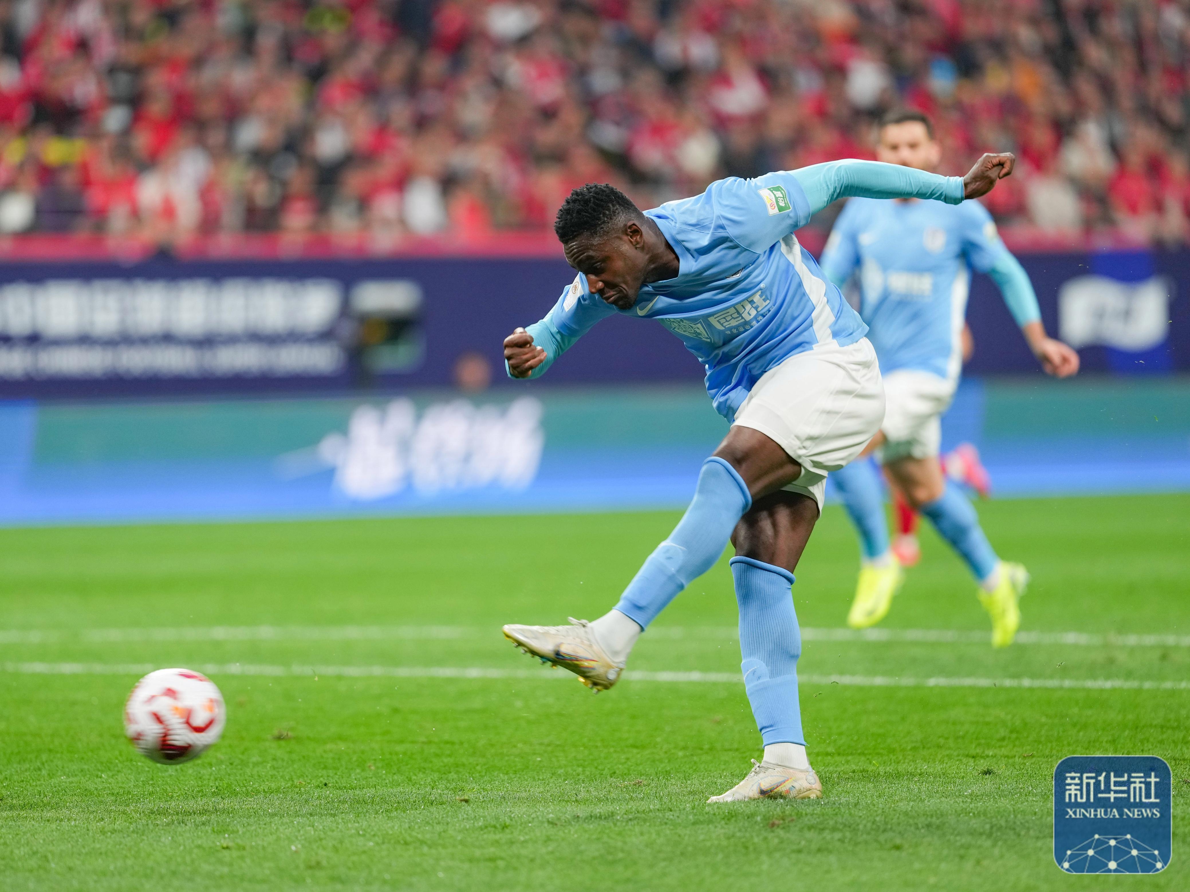 领先的球队在关键比赛中大获全胜 领先的球队在关键比赛中大获全胜