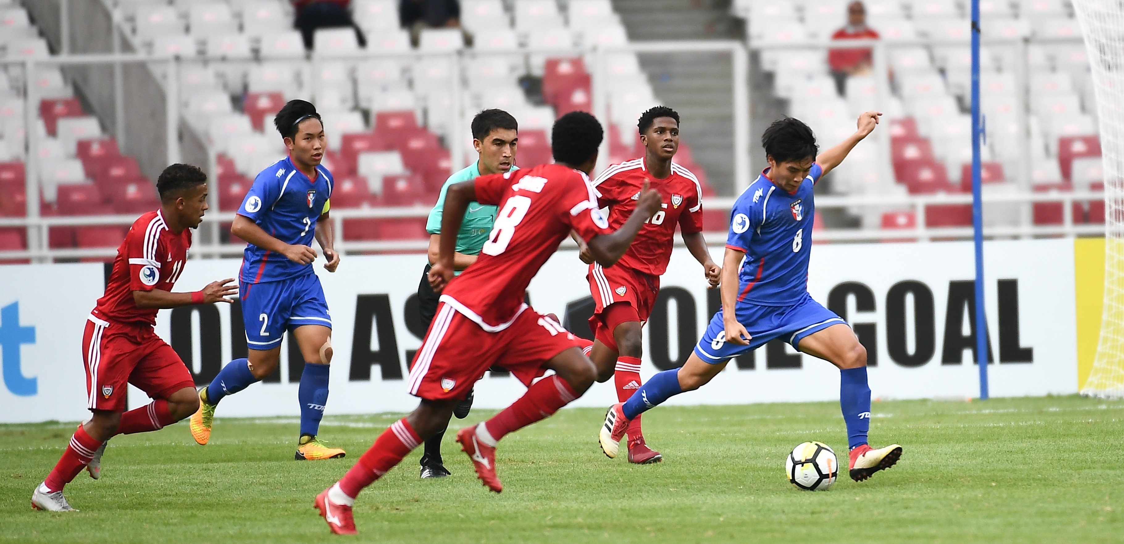 红遍大江南北:足球世界瞩目亚洲赛场的简单介绍 红遍大江南北:足球世界瞩目亚洲赛场的简单介绍