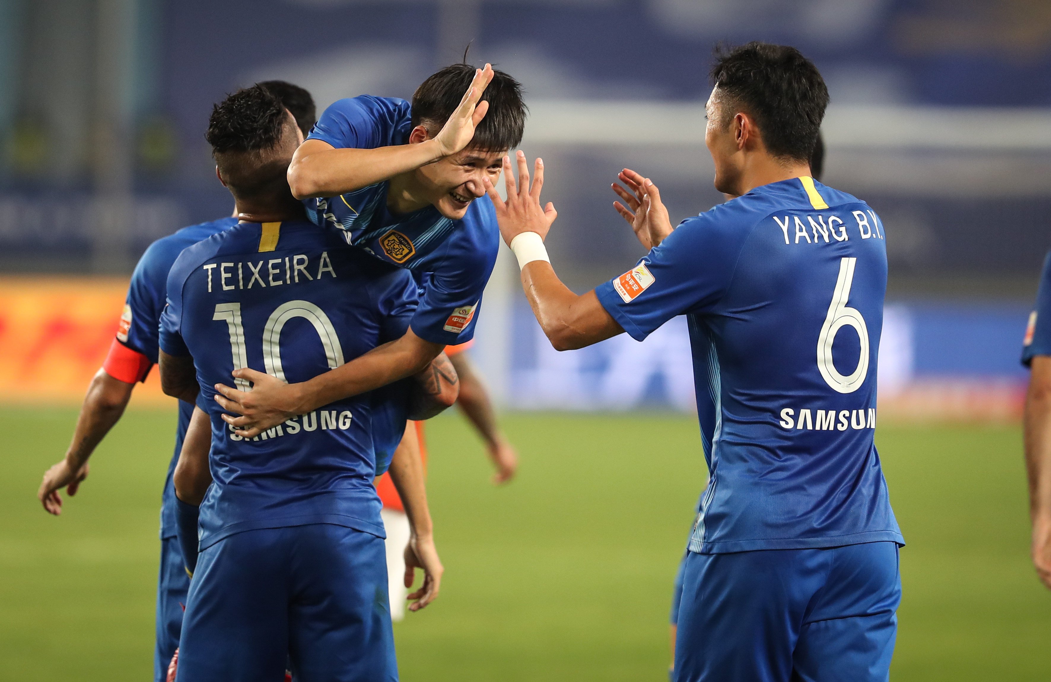 苏宁备战足协杯决赛,全队士气高涨 苏宁备战足协杯决赛,全队士气高涨