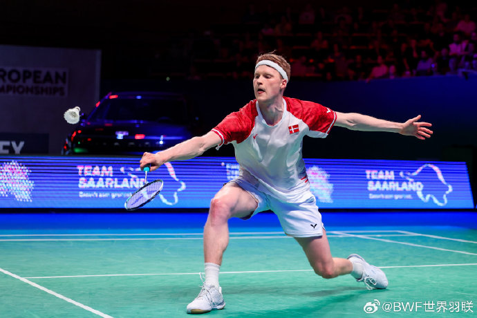 丹麦队与乌克兰队展开激烈较量 丹麦队与乌克兰队展开激烈较量