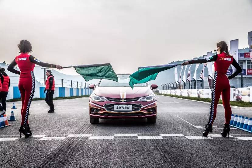 包含锦标赛决赛尘埃落定，终极对决展现精彩的词条