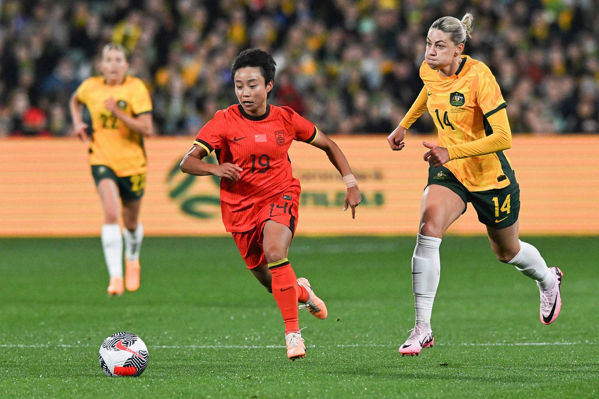 女足比赛对手强劲，球队备战以应对