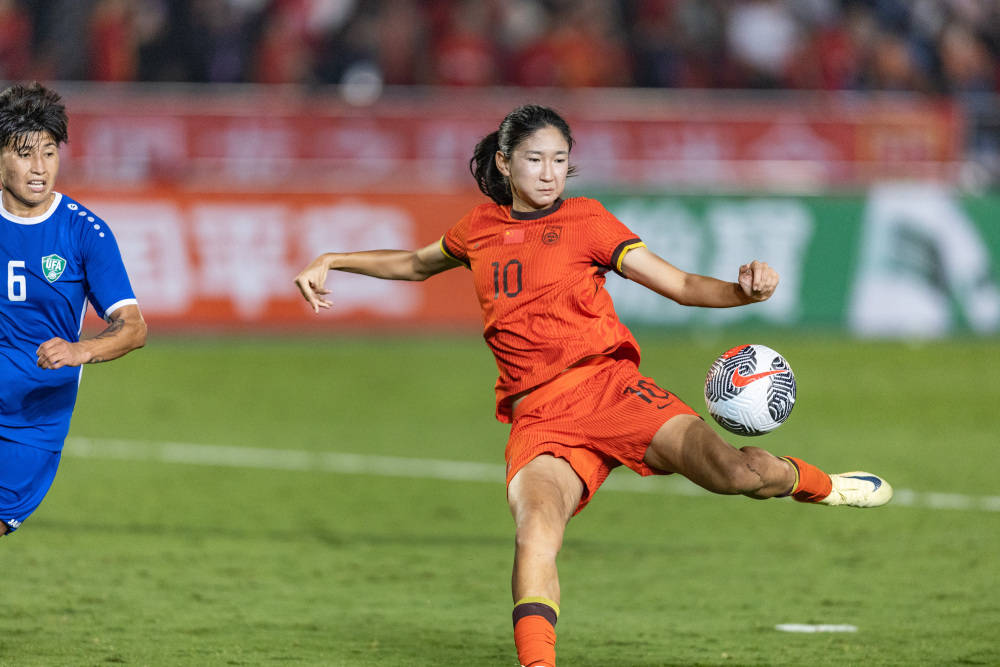 女足比赛对手强劲，球队备战以应对