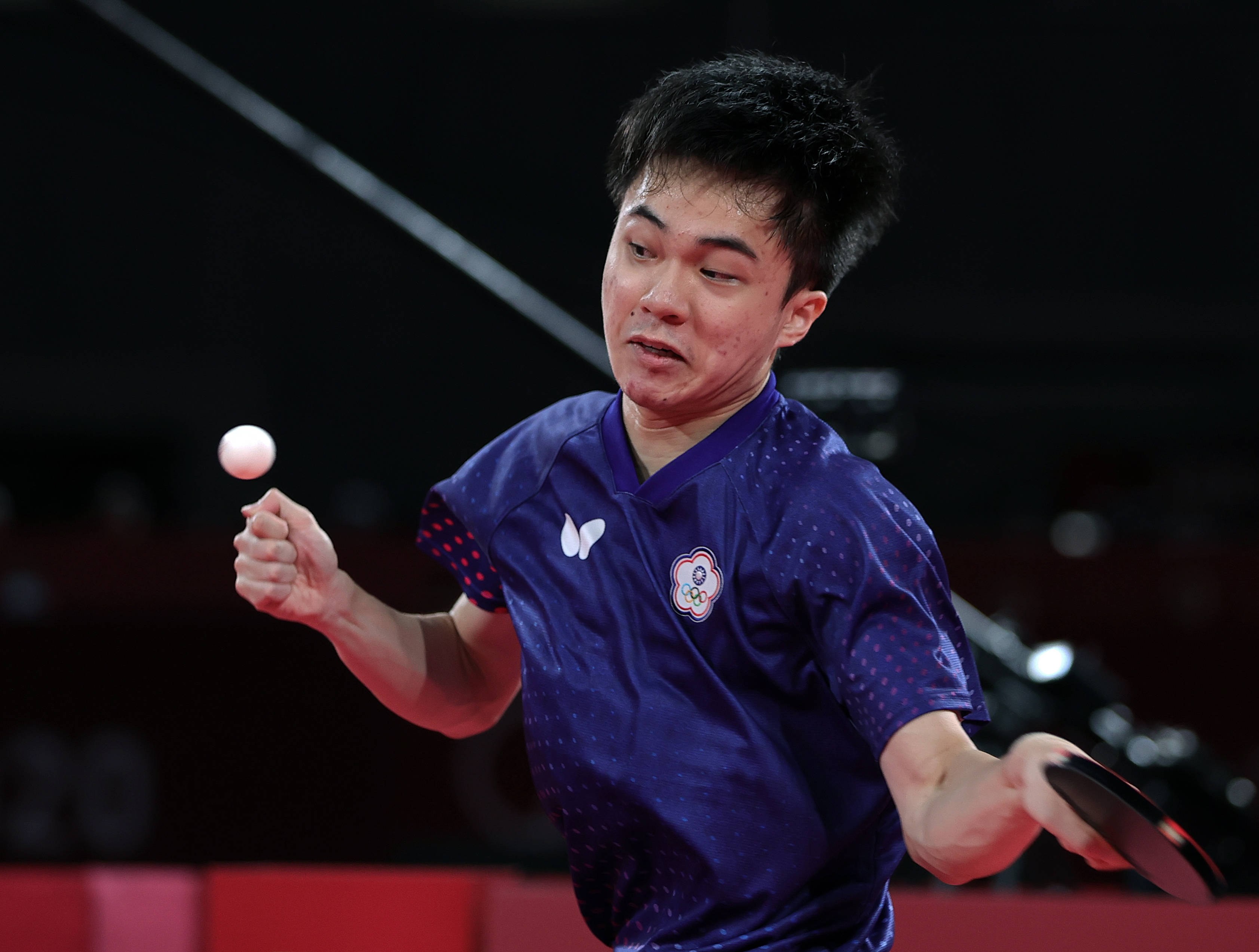 包含惊险刺激的比赛局面令人捏一把汗的词条