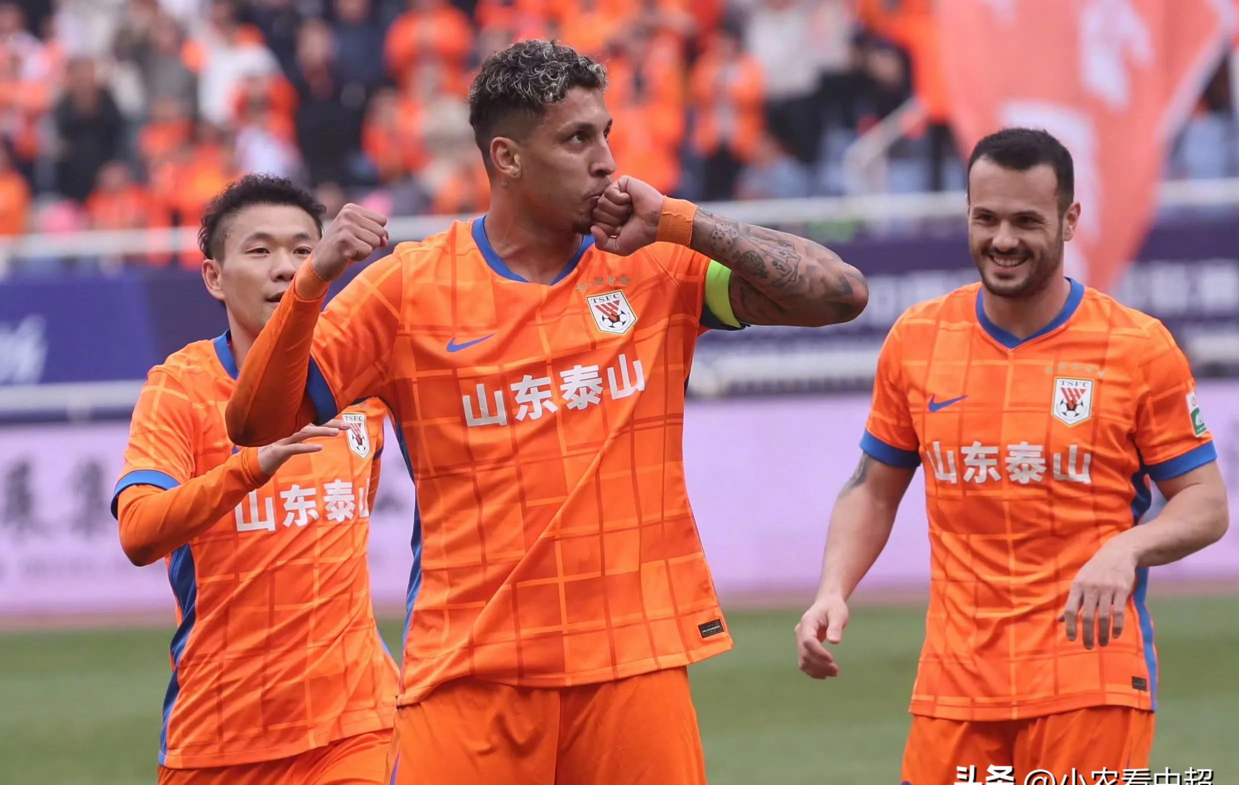 上海申花主场狂胜,河北华夏遭逢惨败 上海申花主场狂胜,河北华夏遭逢惨败