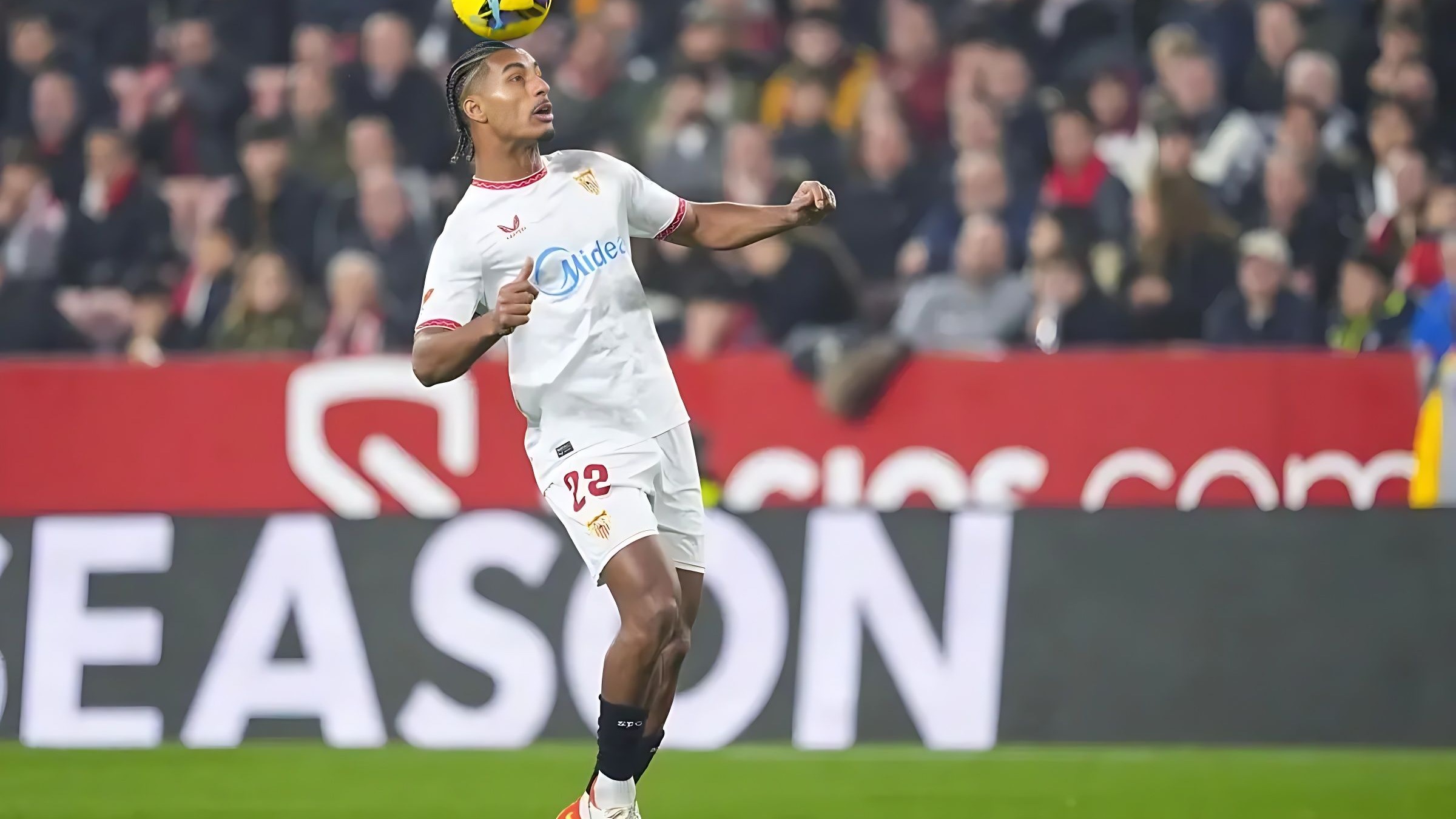 乌拉圭前锋将加盟德甲劲旅,成新任主力射手 乌拉圭前锋将加盟德甲劲旅,成新任主力射手