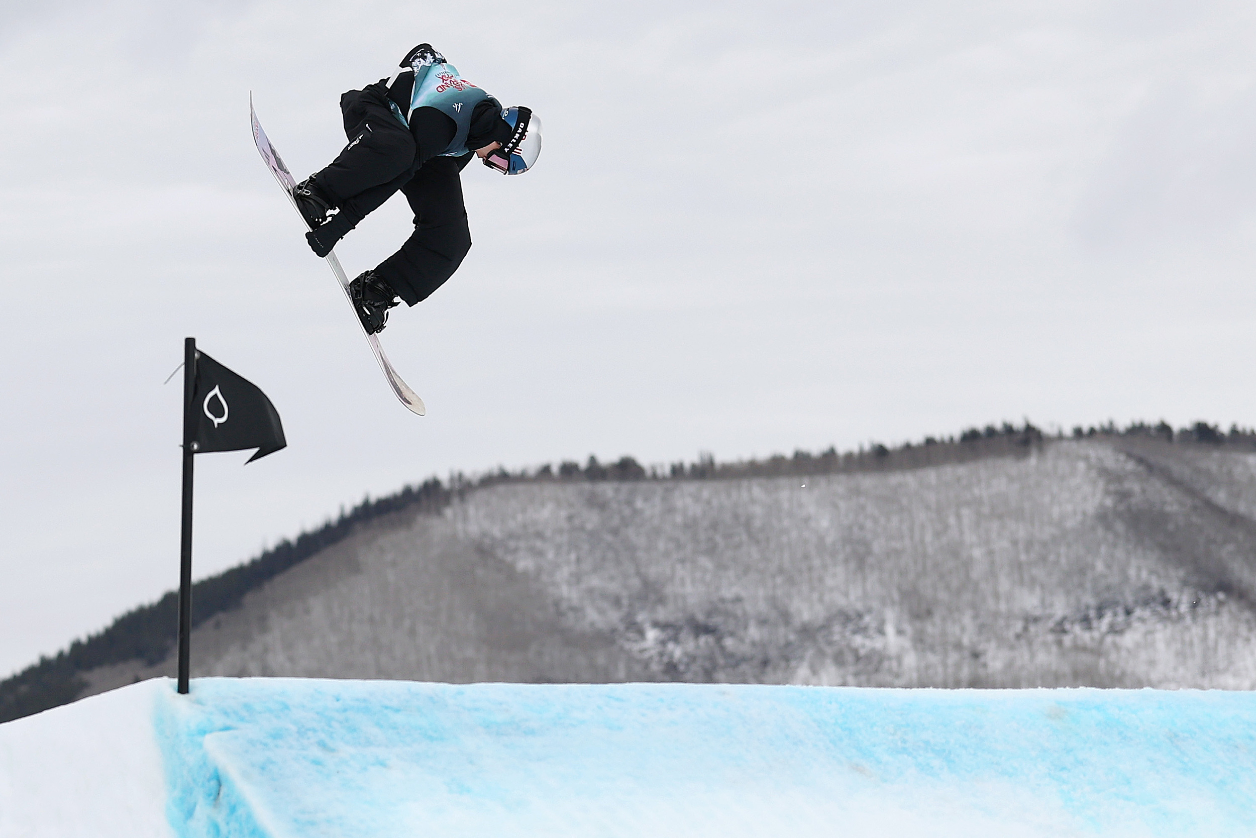 瑞士滑雪选手完美发挥,勇夺男子单板滑雪铜牌的简单介绍 瑞士滑雪选手完美发挥,勇夺男子单板滑雪铜牌的简单介绍