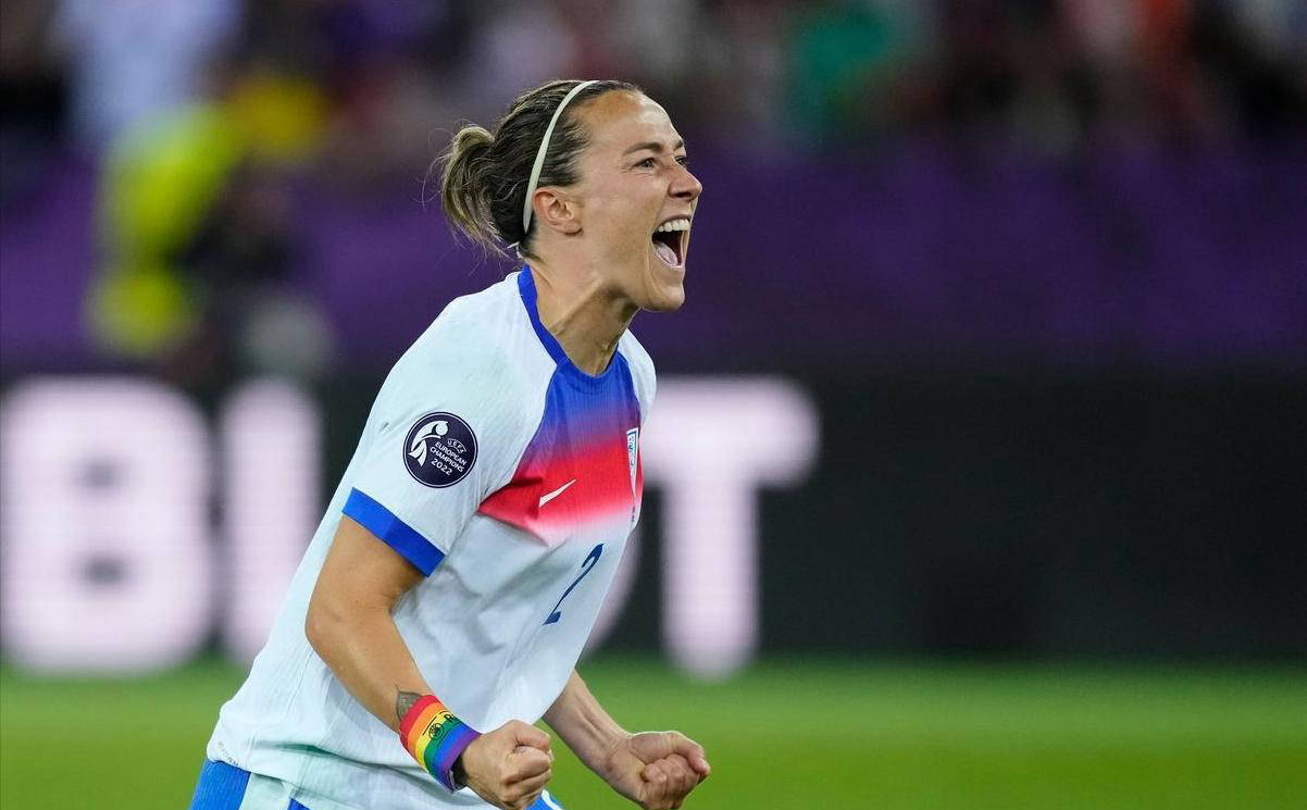 英格兰女足选手在比赛中展现实力