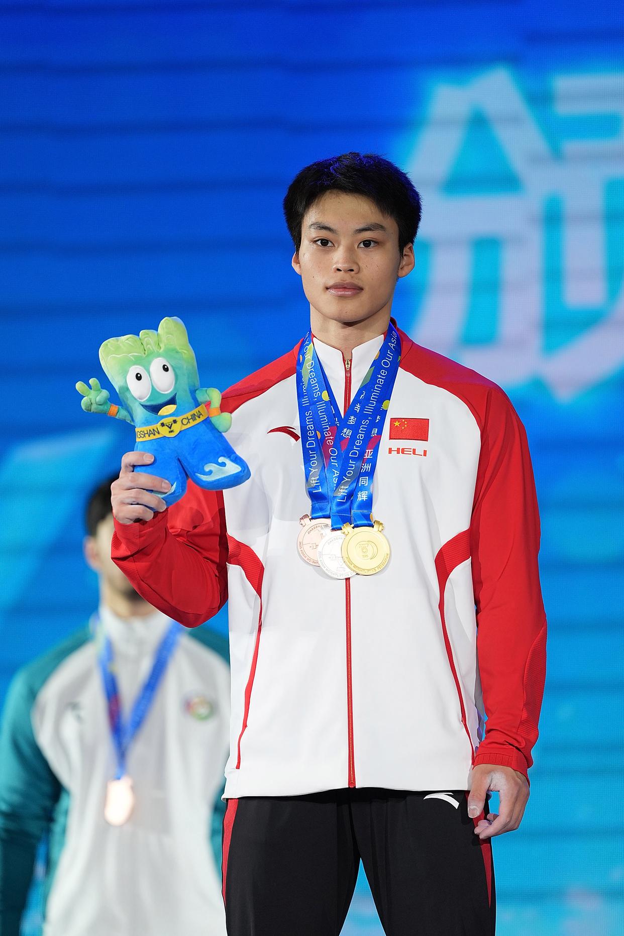 关于阿尔及利亚举重选手瞄准目标,勇夺男子组铜牌的信息 关于阿尔及利亚举重选手瞄准目标,勇夺男子组铜牌的信息