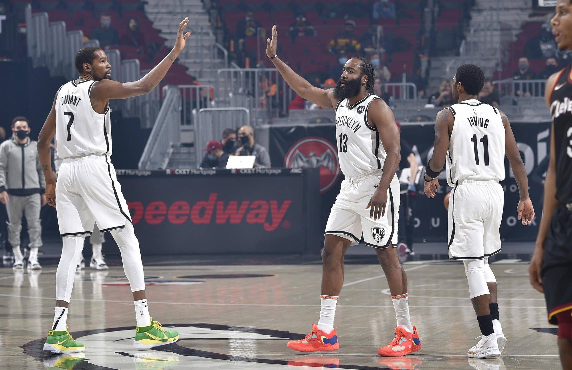 篮网队全队表现出色,取得胜利 篮网队全队表现出色,取得胜利