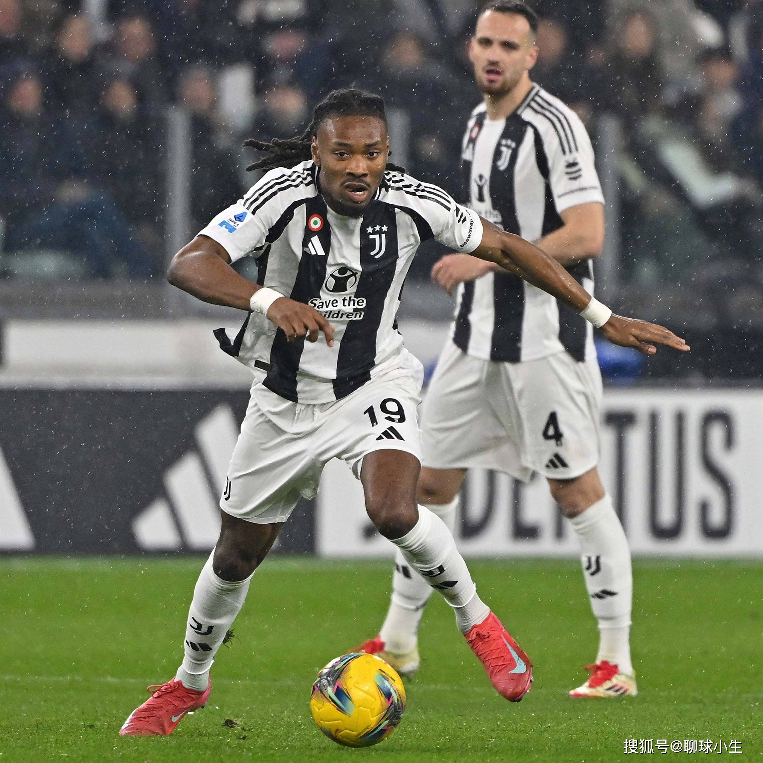 尤文图斯名宿现身球场,引发球迷热议的简单介绍 尤文图斯名宿现身球场,引发球迷热议的简单介绍