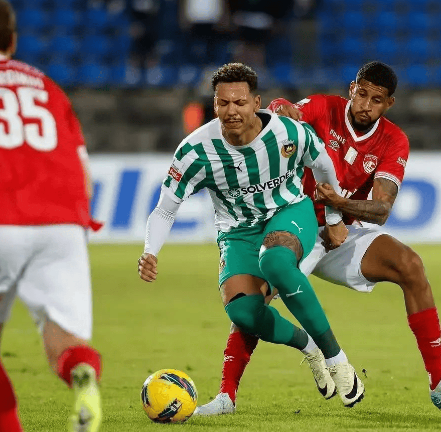 包含阿贾克斯主场大胜葡超劲旅，实现惊人逆转的词条