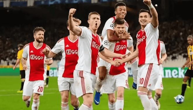 包含阿贾克斯主场大胜葡超劲旅，实现惊人逆转的词条