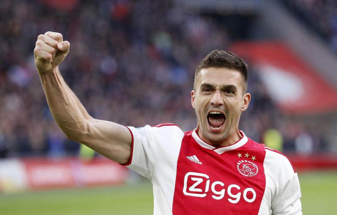 阿贾克斯斩获荷甲联赛冠军,豪取连胜 阿贾克斯斩获荷甲联赛冠军,豪取连胜