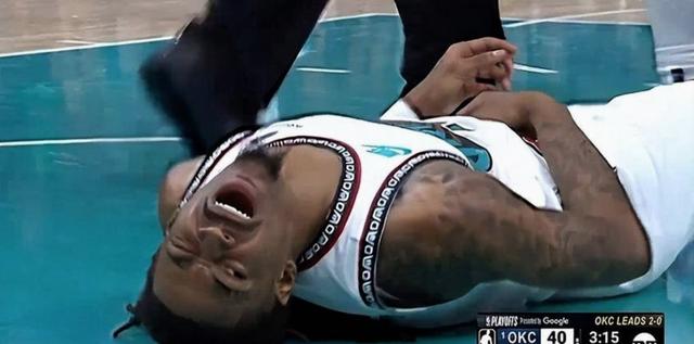 太阳击败灰熊，布克关键时刻建功抢断的简单介绍