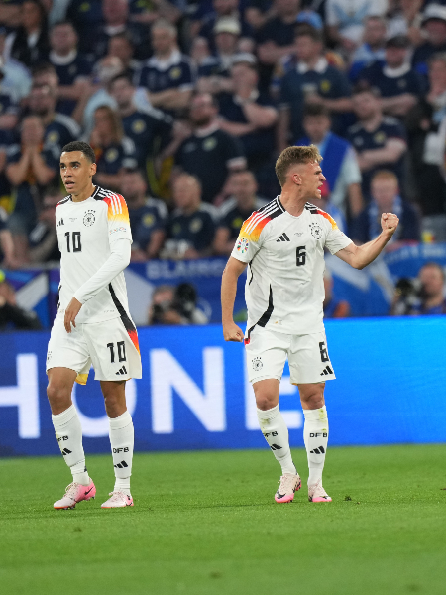 包含欧洲国家杯赛热门队伍进军淘汰赛，实力抢镜的词条